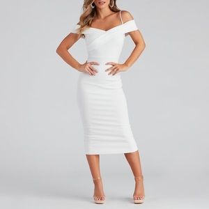 Windsor Valeria white bridal off the shoulder dress small